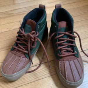 Vans unisex waterproof boots